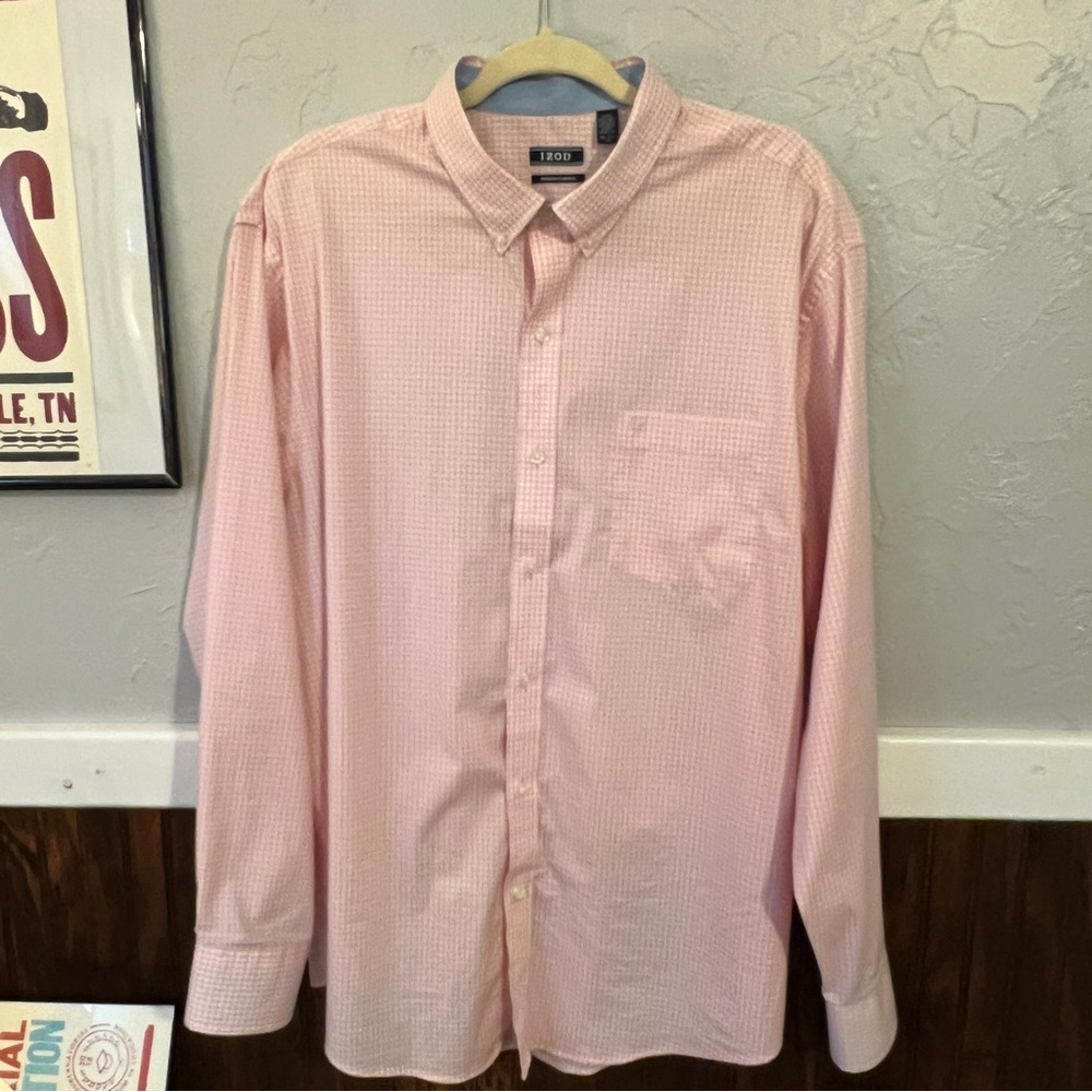 IZOD Men's Pink Checkered Shirt